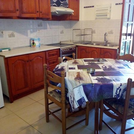 Fiona Seafront Apartments Никиана Экстерьер фото