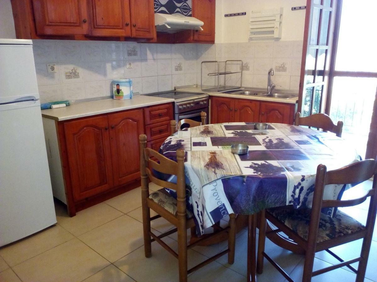 Fiona Seafront Apartments Никиана Экстерьер фото